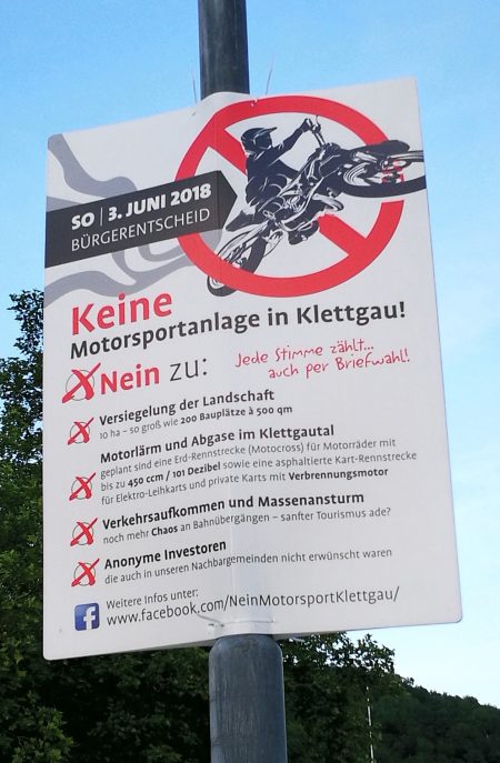 Mit Plakaten in Klettgau machte die Kampagne auf ihr Anliegen aufmerksam (Foto: Martin Dühning).