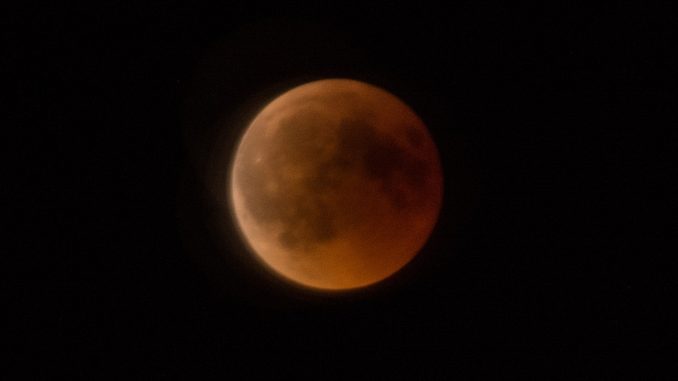 Der Blutmond am 27. Juli 2018 (Foto: Martin Dühning)