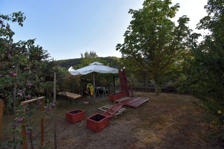 Renovierungsarbeiten im heimischen Garten (Foto: Martin Dühning)