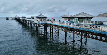 Das Pier von Llandudno am Abend des 22. Augusts 2018 (Foto: Martin Dühning)