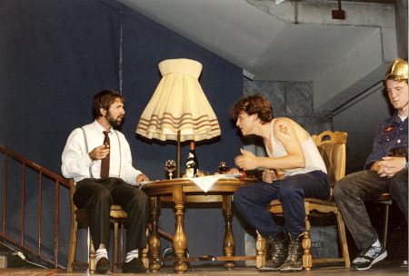 Herr Spellig als Biedermann und Berthold Kübler als Brandstifter im gleichnamigen Stück "Biedermann und die Brandstifter" unter Regie von Dirk Kremer im Juni 1994 - hier bei der Generalprobe (Foto: Martin Dühning)