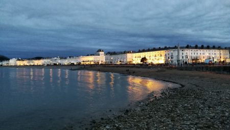 Abendliche Promenade von Llandudno (Foto: Martin Dühning)