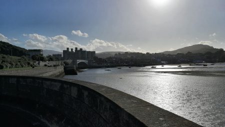 Conwy nebst Festung von der Brücke über den River Conwy aus betrachtet (Foto: Martin Dühning)