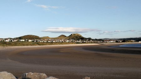 Das ehemalige Fischerdorf Deganwy am Fuße der Hügel von The Fardre (Foto: Martin Dühning)