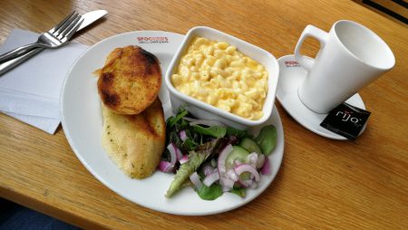 "Italienischer" Imbiss im Bahnhofsrestaurant von Porthmadog (Foto: Martin Dühning)