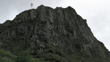 Düstere Schieferfelsen über Blaenau Ffestiniog (Foto: Martin Dühning)