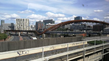 Manchester City - aus dem Zug fotografiert (Foto: Martin Dühning)