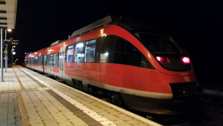 Die Hochrheinbahn erreicht Lauchringen (Foto: Martin Dühning)