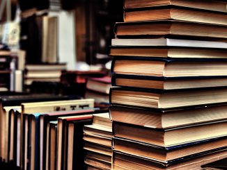 Bücherstapel (Quelle: Pexels)