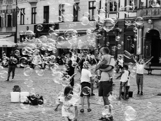 Die Straße der Kindheit (Foto: Pawel L. über Pexels)