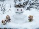 Kara und Luisa haben eine Schneefee gebaut (Foto: Martin Dühning)