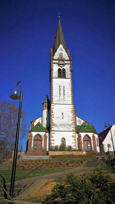 Kirche Peter und Paul in Grießen am Palmsonntag 2020 (Foto: Martin Dühning)