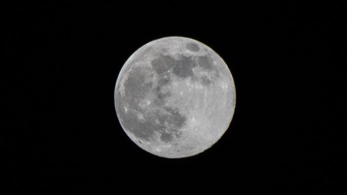 Supermond am 7. April 2020 in Lauchringen, fotografiert mit der Nikon D500 - ohne Stativ (Foto: Martin Dühning)