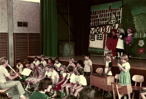 Schlussszene des Theaterstücks "Fitzliputz" in Oberlauchringen 1984/1985 (Foto: unbekannt)