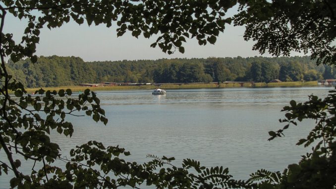 Mecklenburg-Vorpommern hat viele bildhübsche Seen und Flussläufe (Foto: Hansjörg Dühning)