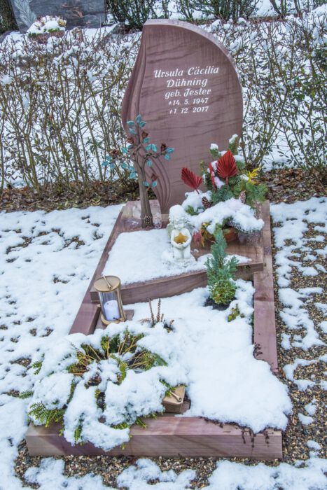 Das Grab meiner Mutter Ursula Dühning am Neujahrstag 2021 (Foto: Martin Dühning)