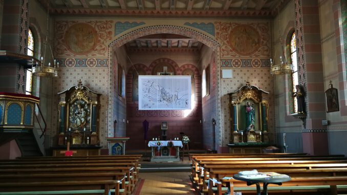 Die Kirche St. Andreas in Oberlauchringen am Palmsonntag 2021 (Foto: Martin Dühning)