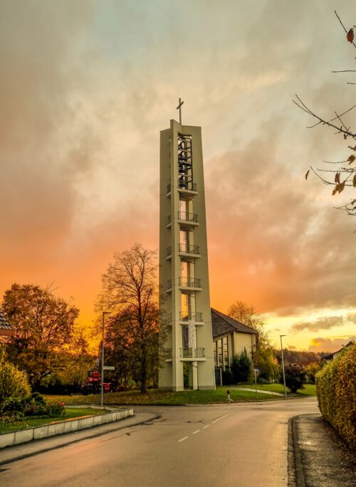 Matthäuskirche in Unterlauchringen am Allerseelentag 2021 (Foto: Martin Dühning)