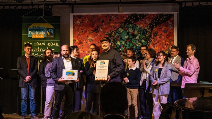 Die feierliche Verleihung des Zertifikats "Fairtrade School" an das Team vom Hochrhein-Gymnasium Waldshut am 6. März 2023 (Foto: Vögtle)