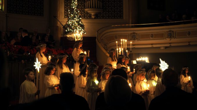 Weihnachtsgottesdienst (Foto: Blue Ox Studios via Pexels)