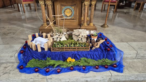 Altarschmuck der Erstkommunionkinder in St. Katharina, Geißlingen (Foto: Martin Dühning)